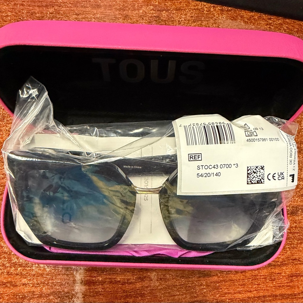 TOUS Black Oversized Square Sunglasses with Gradient Lenses - Picture 2 of 9